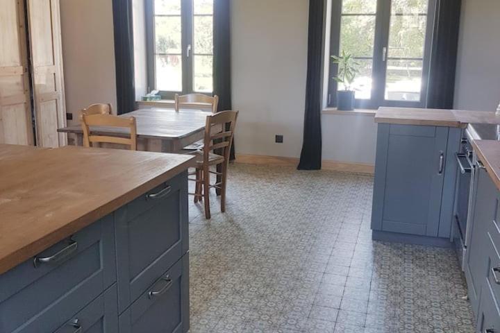 Chambre Spacieuse Avec Vue Sur Clocher Apartment Verchin Exterior photo